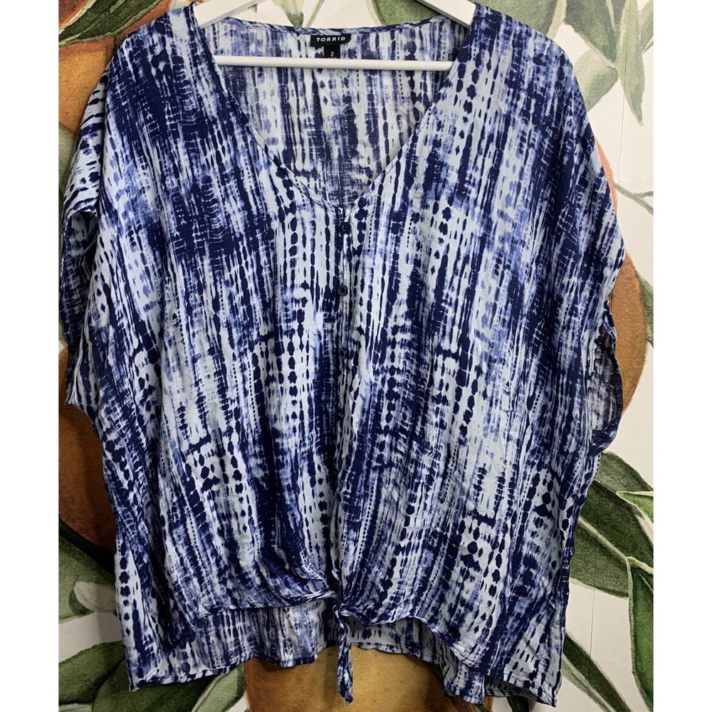 Torrid 2 2X Blue Tie Dye Tie Front Button Shirt Sleeveless